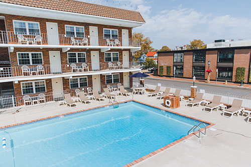 Outdoor swimming pool at the Victorian Motel overlooking the Washington Street Mall